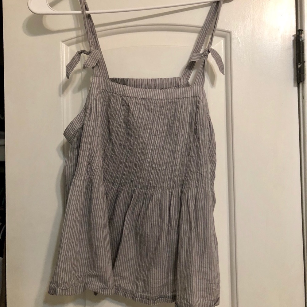 Tie top